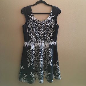 Printed gray and white dress