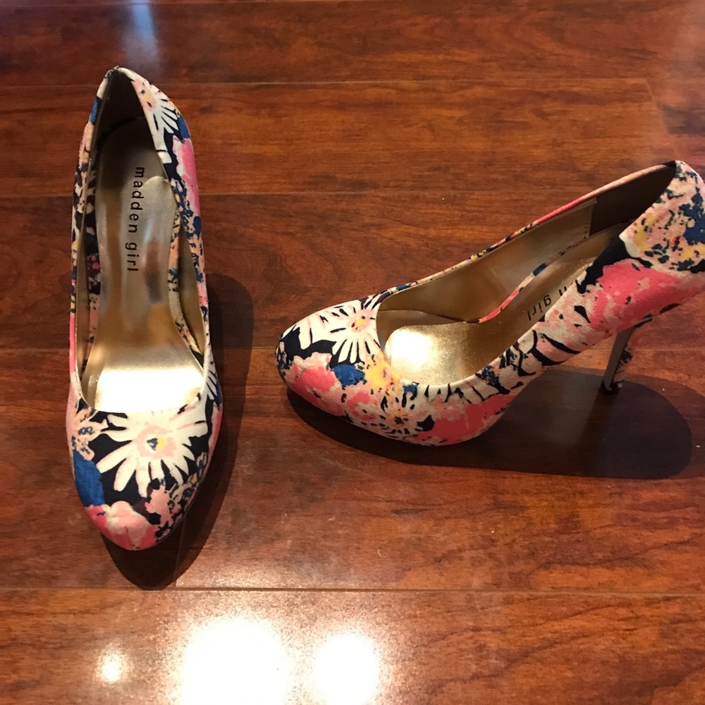 Madden Girl | Floral Pumps
