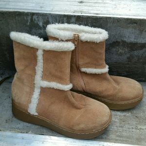 GAP Tan Snow Boots