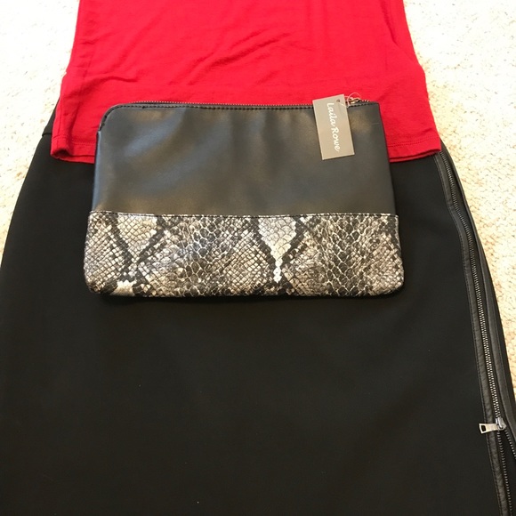 *NWT👛 Clutch Bag* Black Vegan Leather/ Snakeskin - Picture 6 of 8