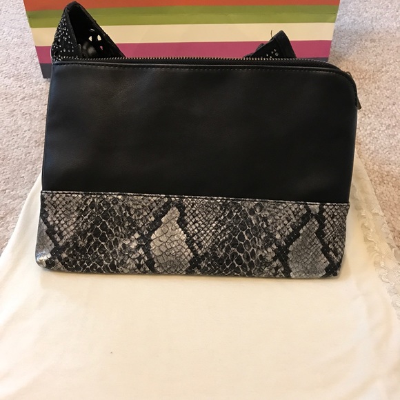 *NWT👛 Clutch Bag* Black Vegan Leather/ Snakeskin - Picture 2 of 8