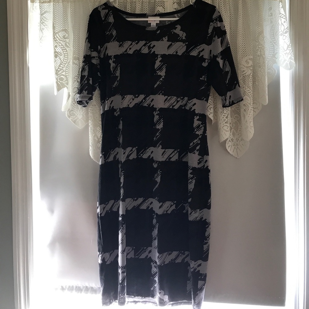 LuLaRoe black and grey Julia Size L