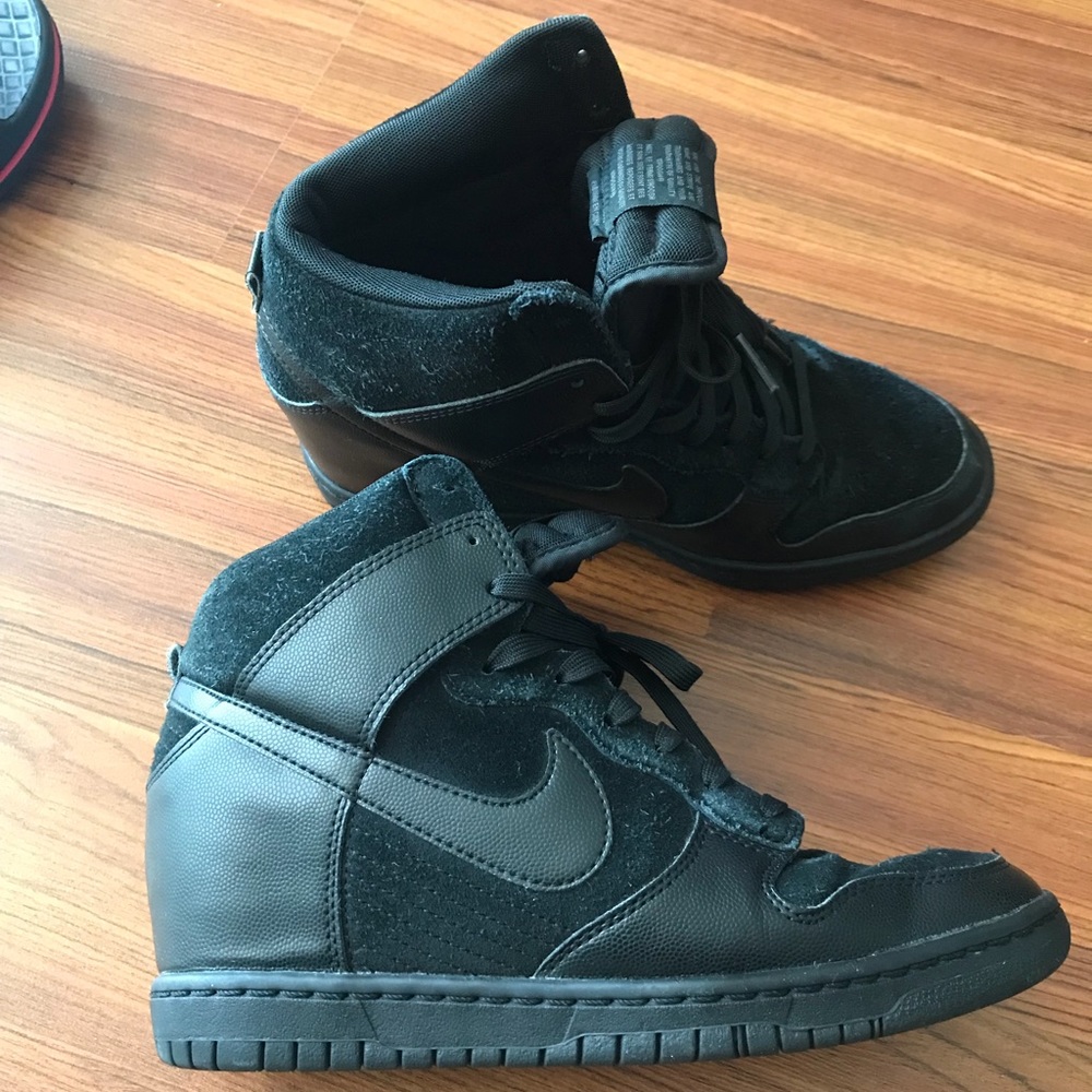 Nike Women’s Hightop Wedge sneaker - size US 9