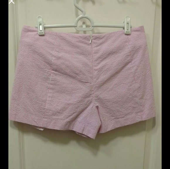 Lilly Pulitzer seersucker skort - Picture 2 of 2