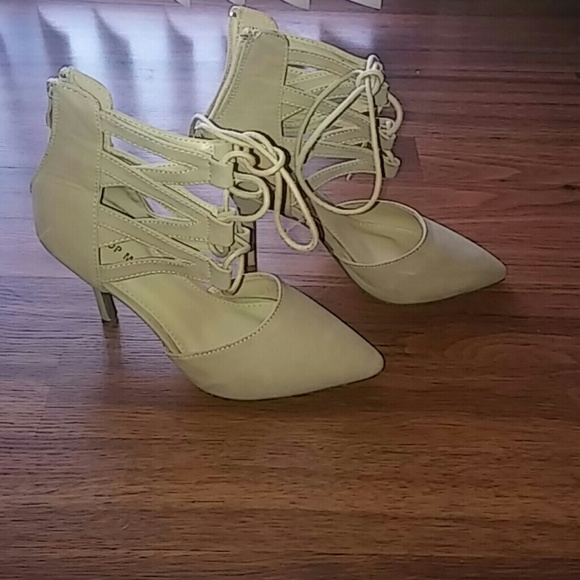 Heels - Picture 2 of 4