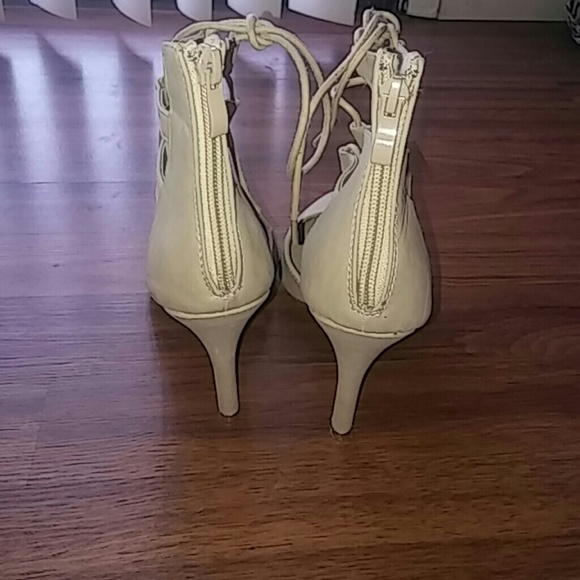 Heels - Picture 3 of 4