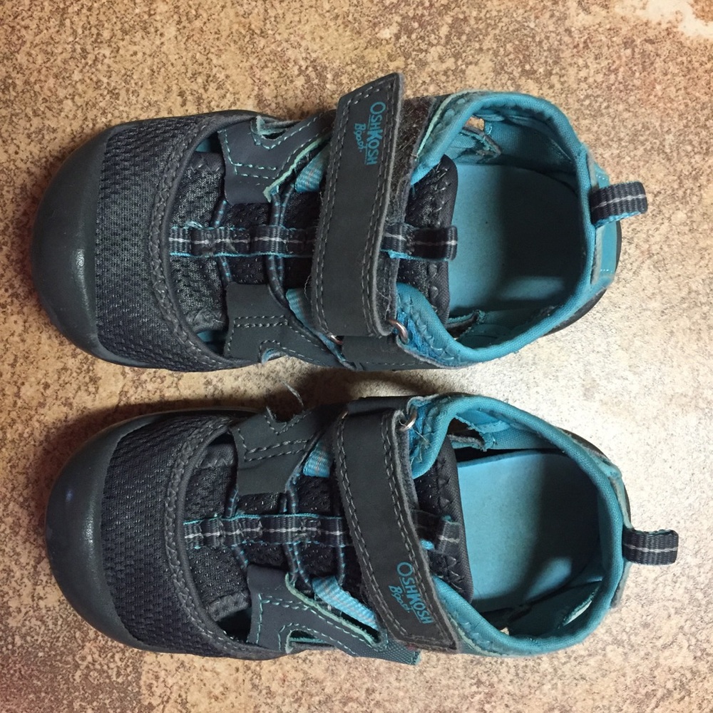 Boys OshKosh sandals, Sz 10