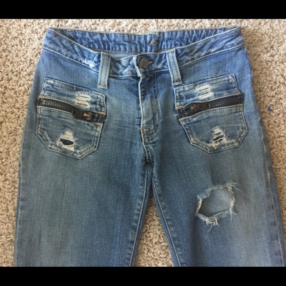 Hudson, low-rise, jean. Distressed. Fit like sz 27