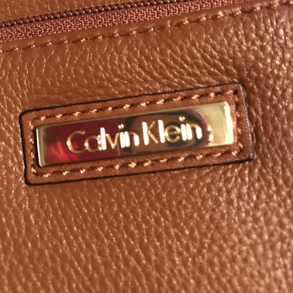 Calvin Klein Cross Body - Picture 3 of 4