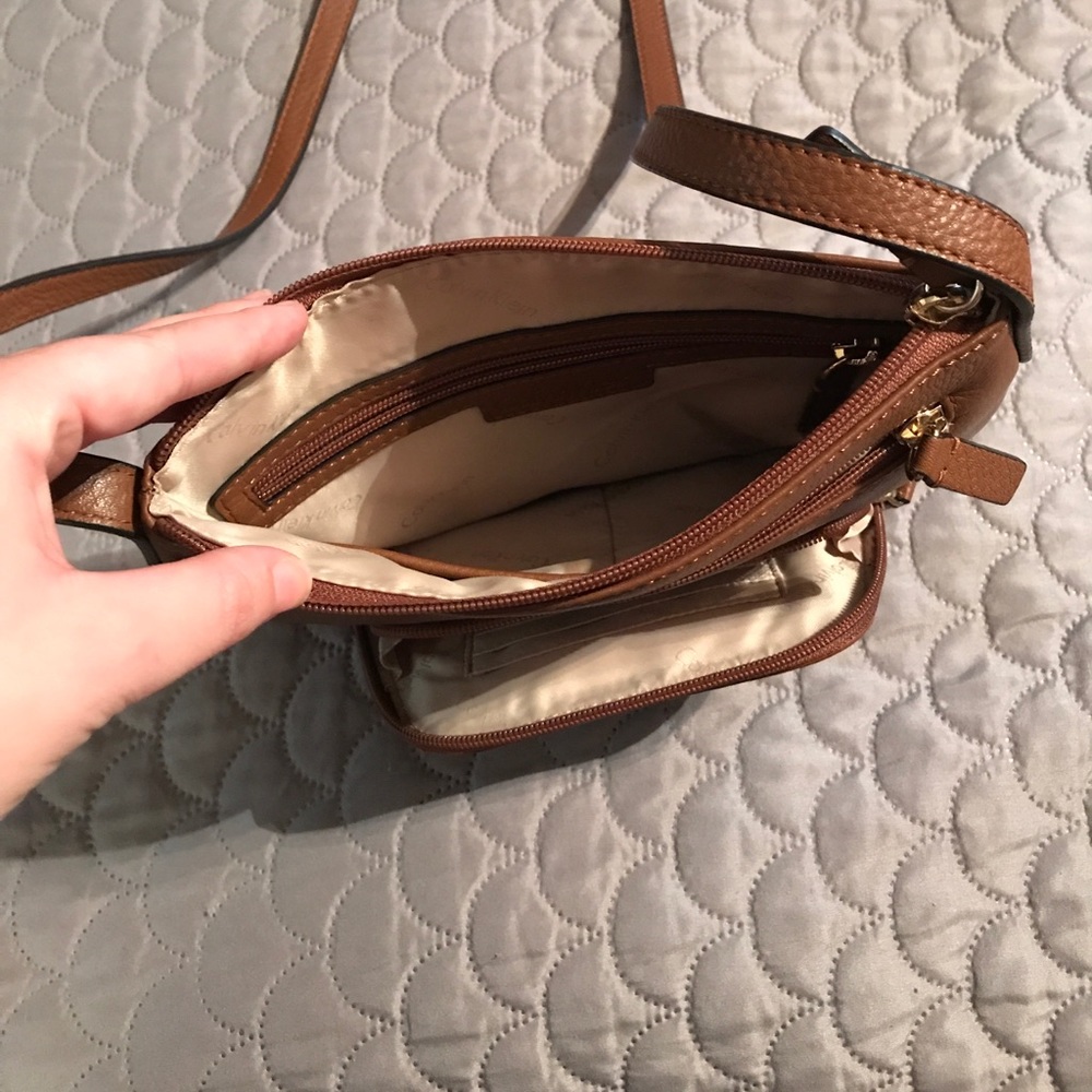 Calvin Klein Cross Body - Picture 4 of 4