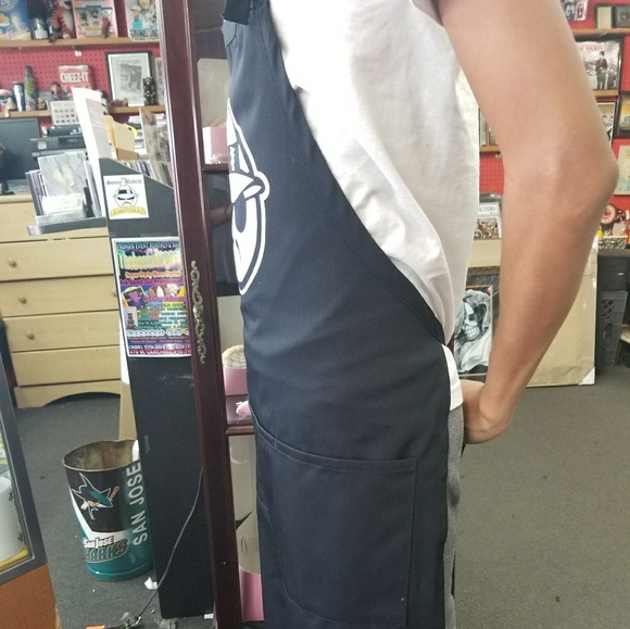 Apron - Picture 2 of 3
