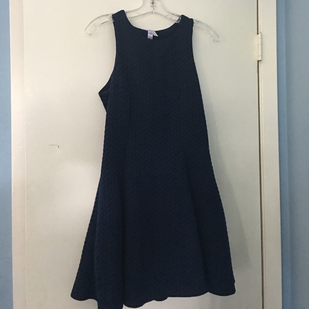 Sleeveless blue Alya dress.