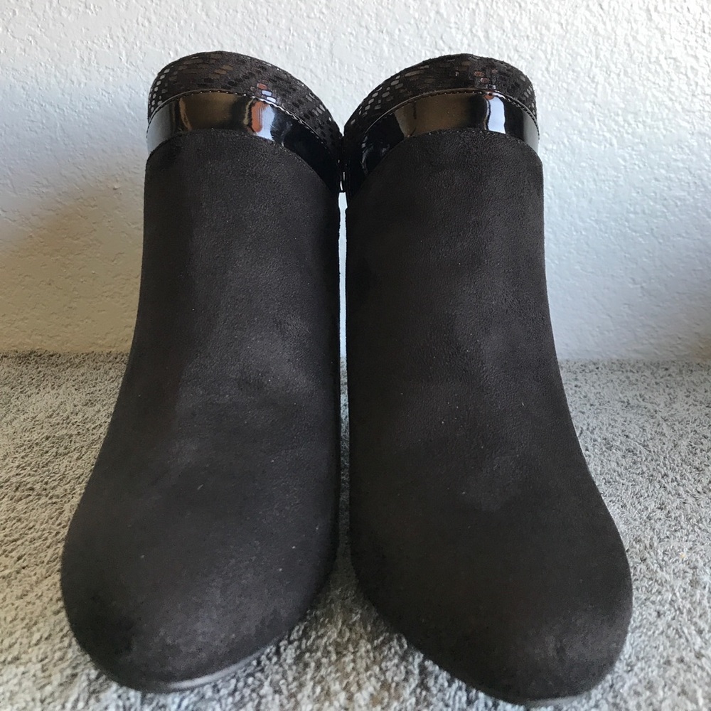 Karen Scott Cahleb Black Faux Suede Dress Booties - Picture 3 of 8