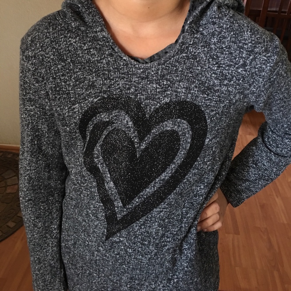 Girl's hoody shirt.