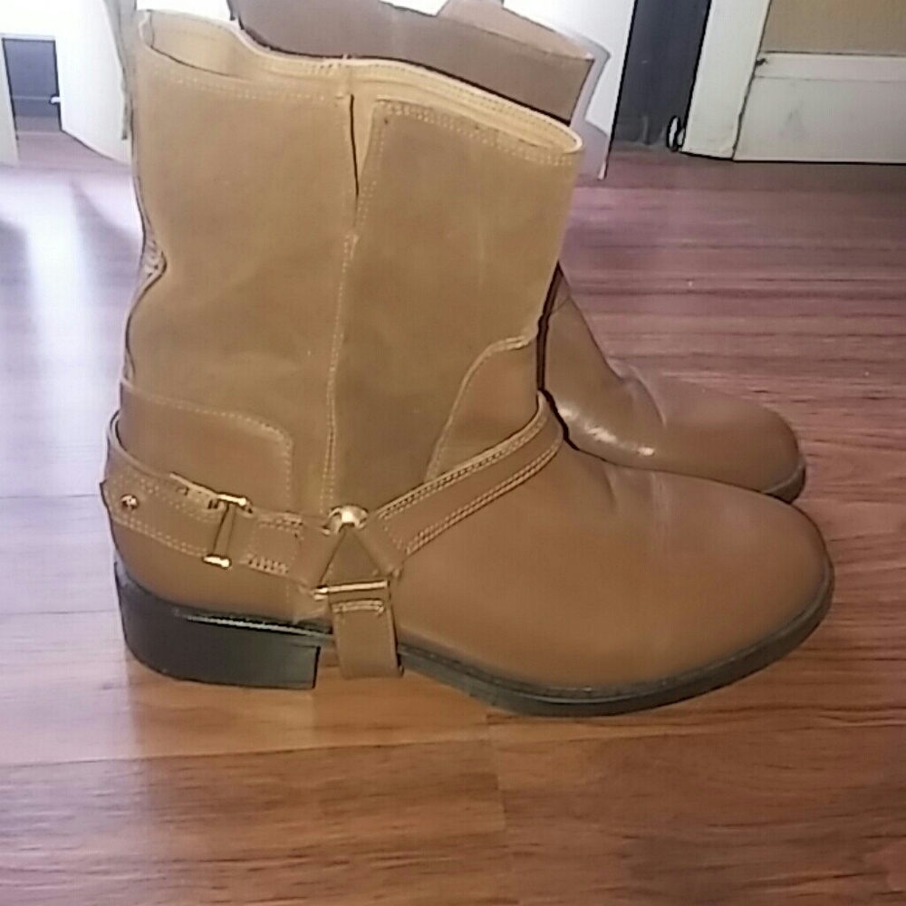 Boots - Picture 2 of 4
