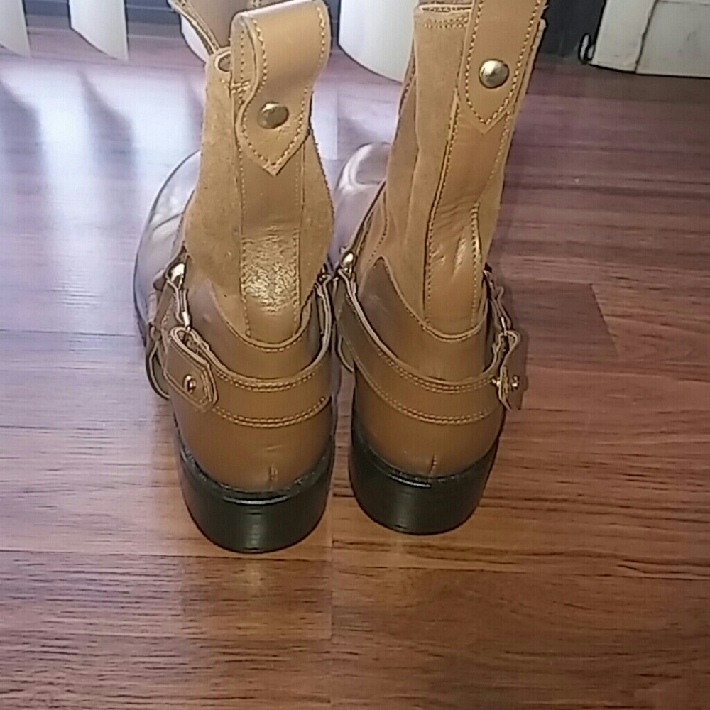 Boots - Picture 3 of 4