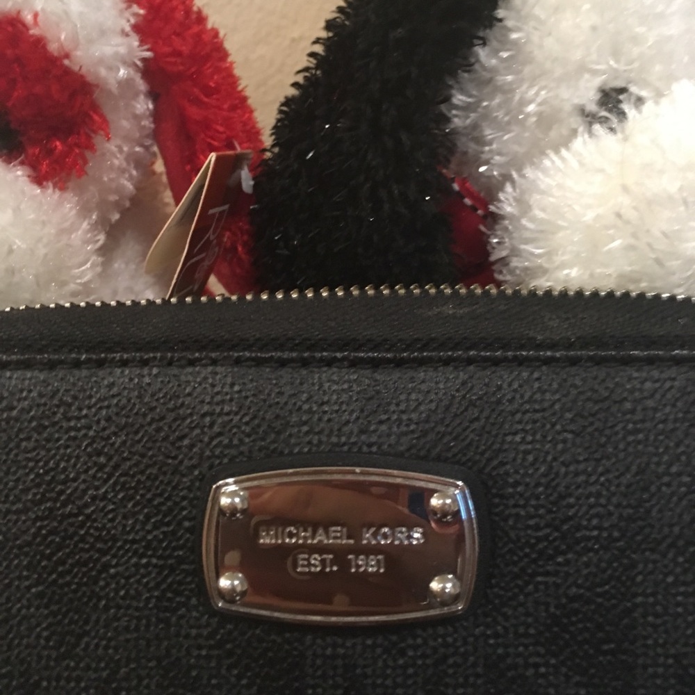 🎓👛Michael Kors wallet. Signature Black