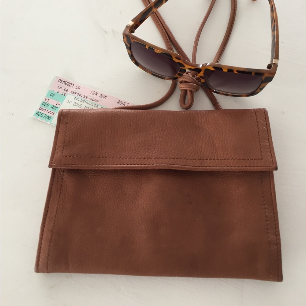 Kenneth Cole Crossbody wallet