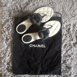 CHANEL BLACK/WHITE LEATHER CAMELLIA FLOWER SANDALS
