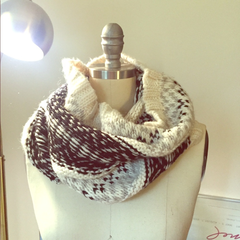 2 for $10- Gap chunky knit sweater infinity scarf