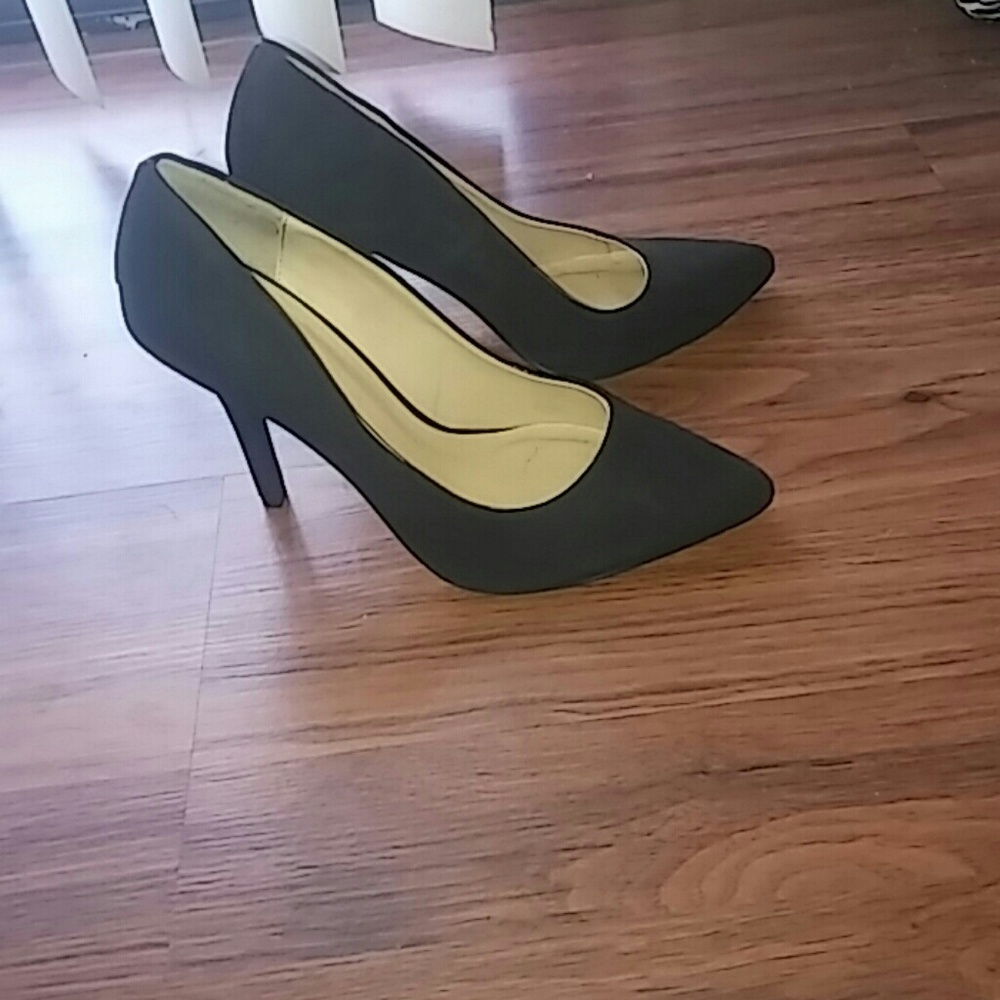 Heels - Picture 2 of 4