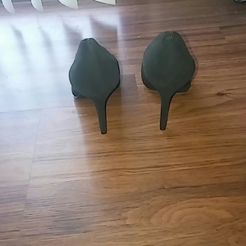 Heels - Picture 3 of 4