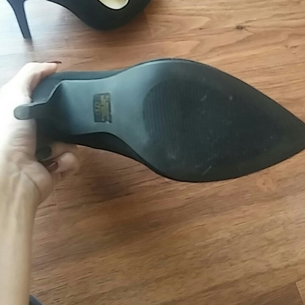 Heels - Picture 4 of 4