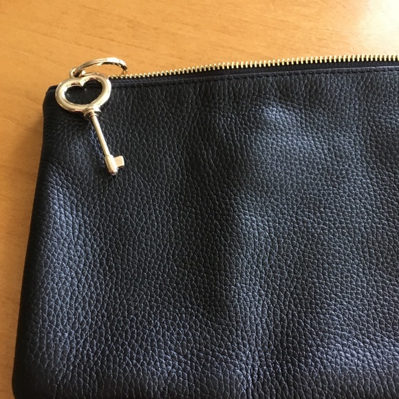 NWOT G.I.L.I pebble leather pouch - Picture 2 of 4