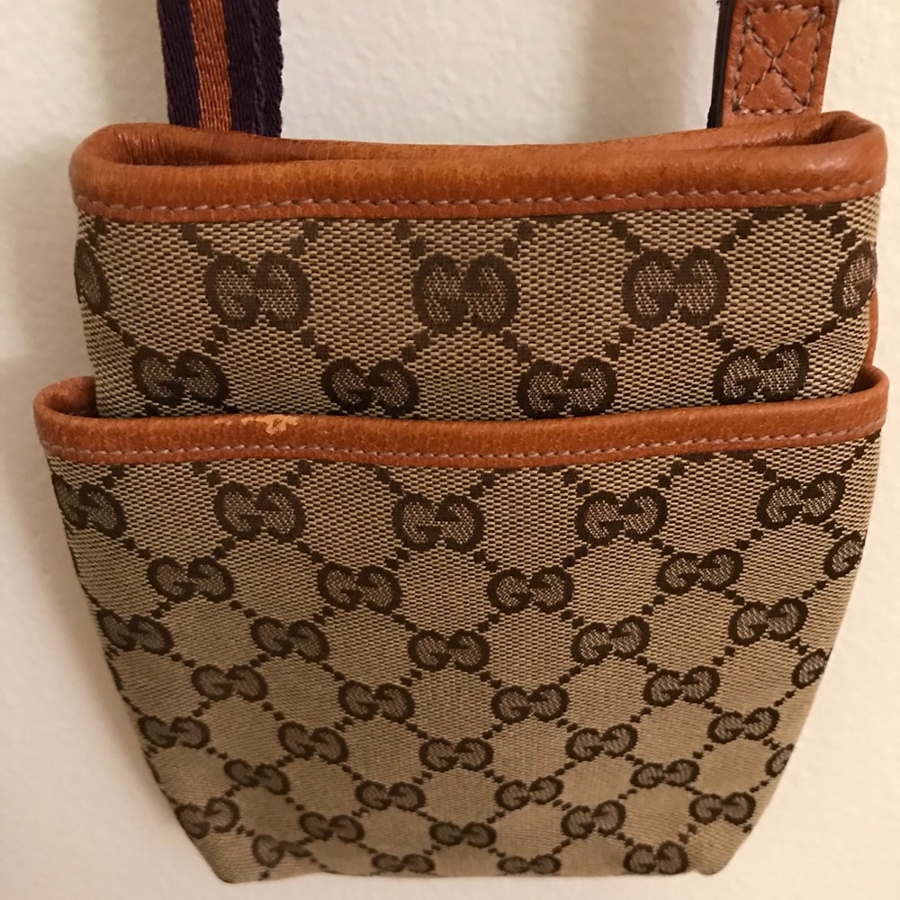 Authentic GUCCI crossbody bag. Gentle used.