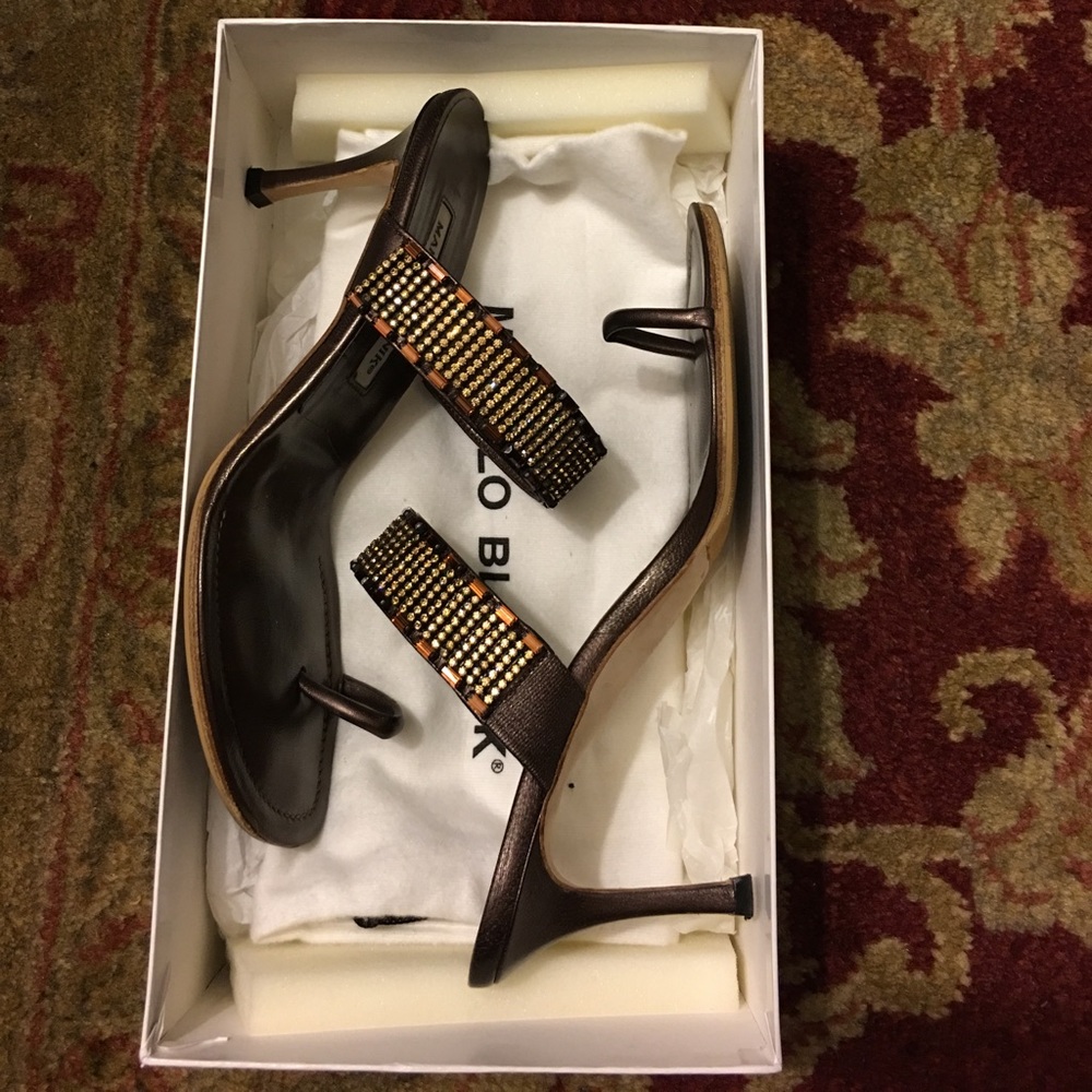 Manolo Blahnik Telo Cafe jeweled toe ring pump