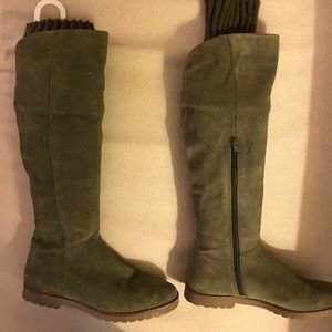 Green suede boots. Flat. Cute n comfy.