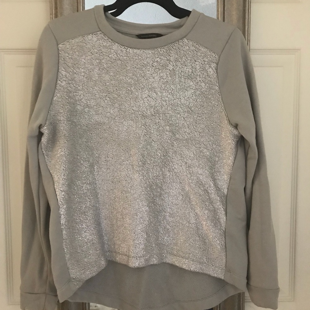 Grey/sliver sweat shirt