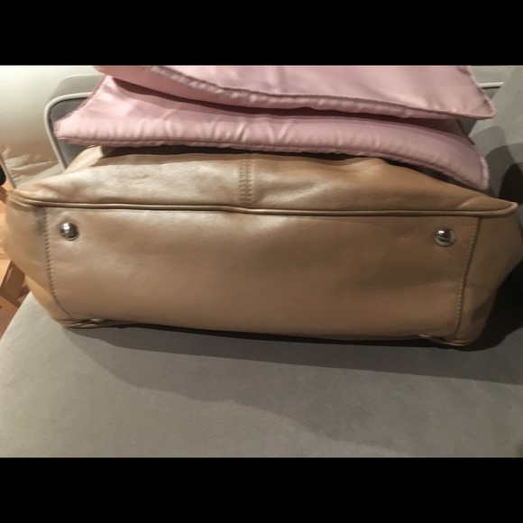 Cream leather COACH diaper bag - Picture 5 of 7