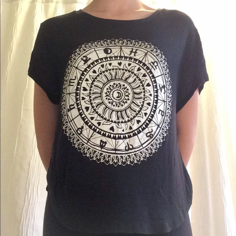 Black horoscope H&M t-shirt