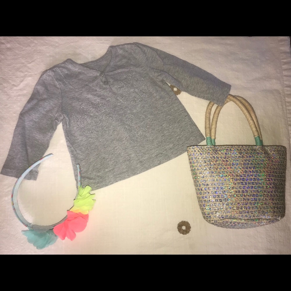 Gray long sleeve shirt