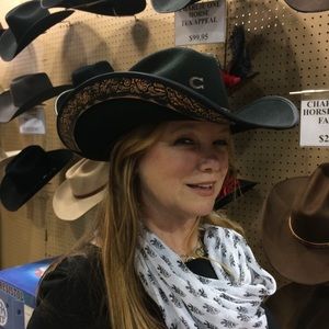 Meet your Posher, Sandra