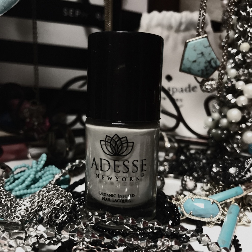 Adesse Gel Effect Nail Lacquer in Deception