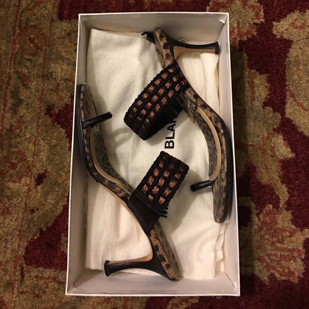 Manolo Blahnik toe ring pump