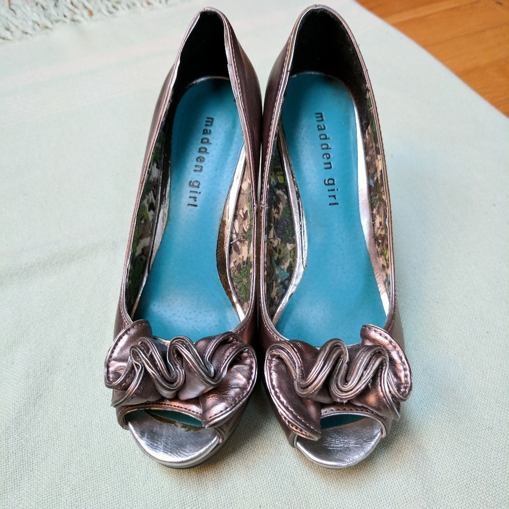 Madden Girl Silver Ruffle Pumps