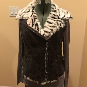 Daytrip Buckle zebra vest sz M fashionable EUC