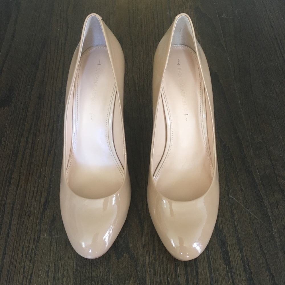 Banana Republic Nude Wedges