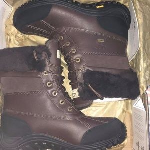 BRAND NEW: Brown Ugg Adironadck II Size 9