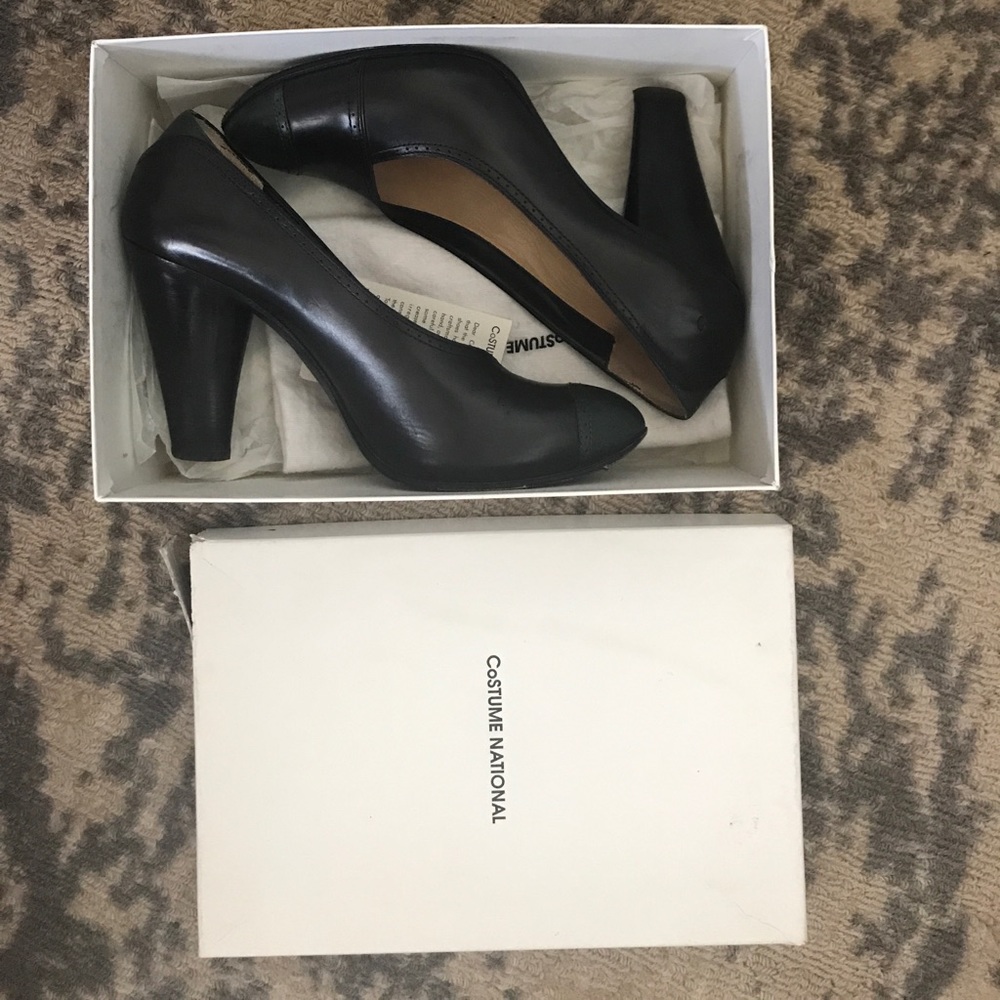 CoSTUME NATIONAL Leather Pumps