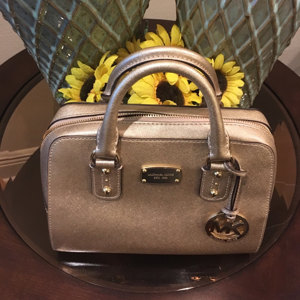 🍭🛍Michael Kors Saffiano Pale Gold. New with Tags