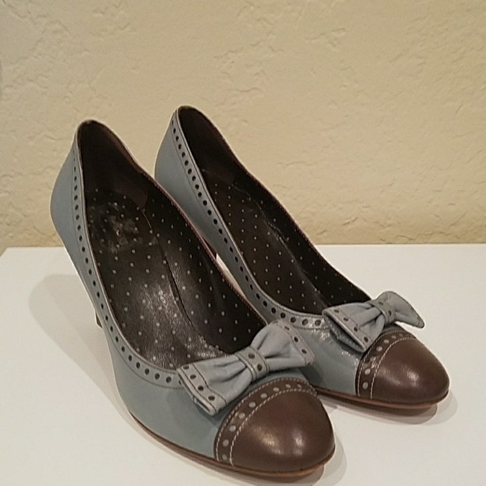 Adorable shoes with amazing detail