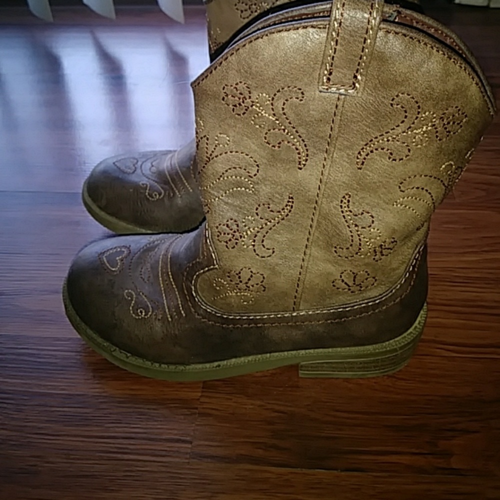 Boots - Picture 2 of 4