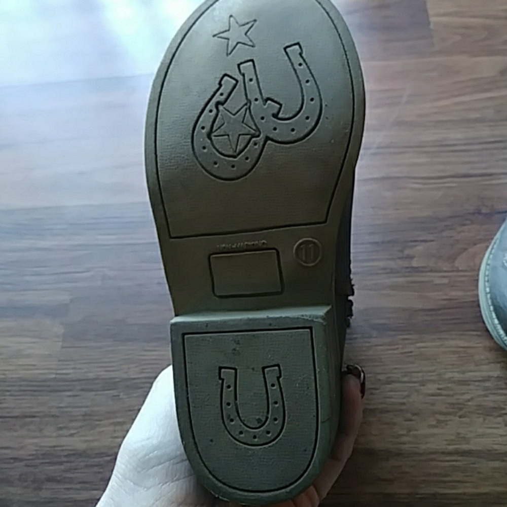 Boots - Picture 4 of 4