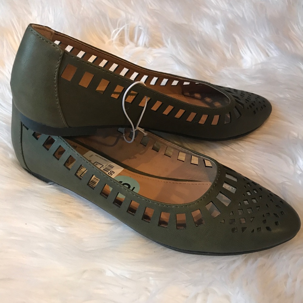 NWT never worn green Ross flats