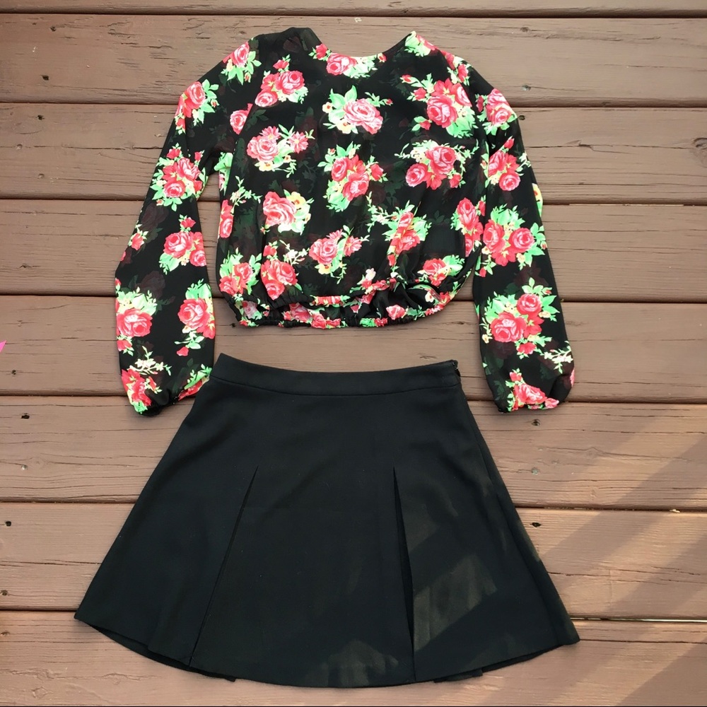 Never worn! Guess Floral Crop Top - Picture 3 of 6