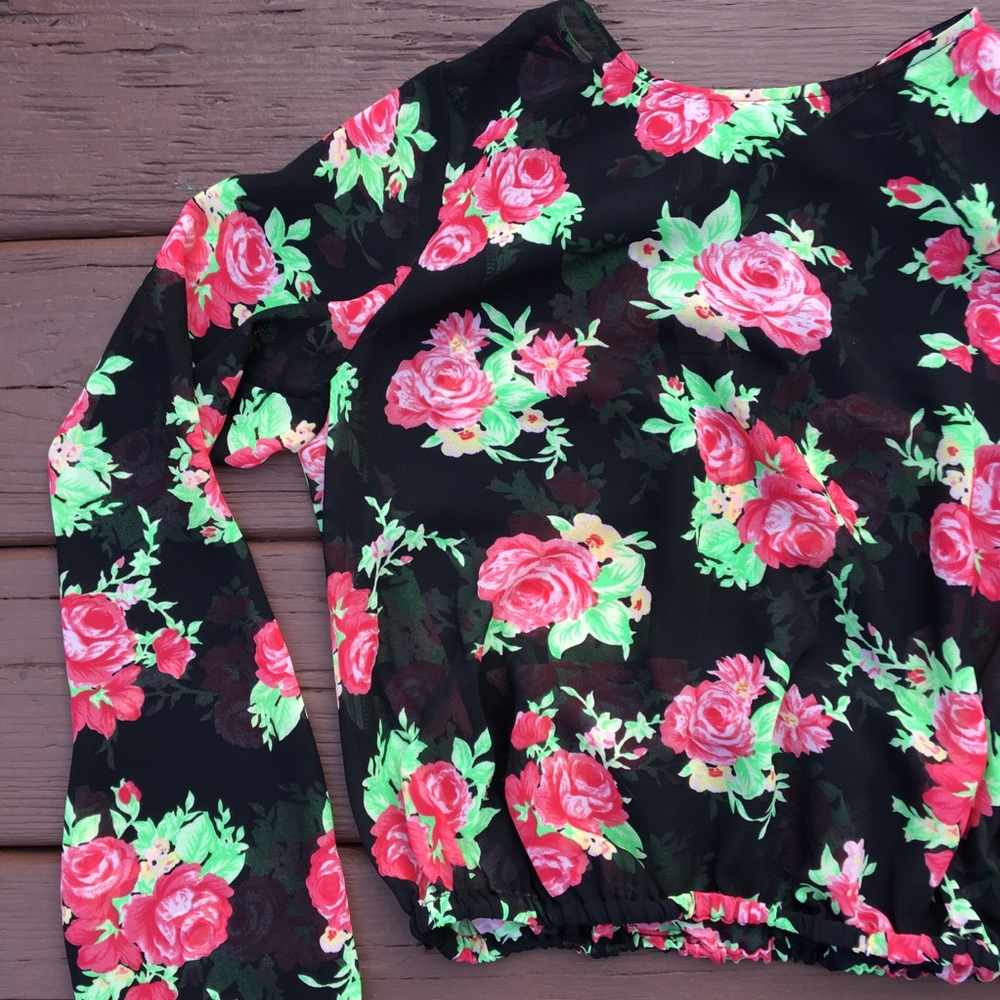 Never worn! Guess Floral Crop Top - Picture 2 of 6